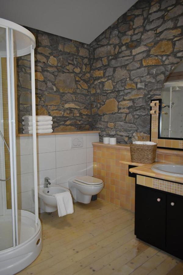 Small House In Vipava Valley Buitenkant foto