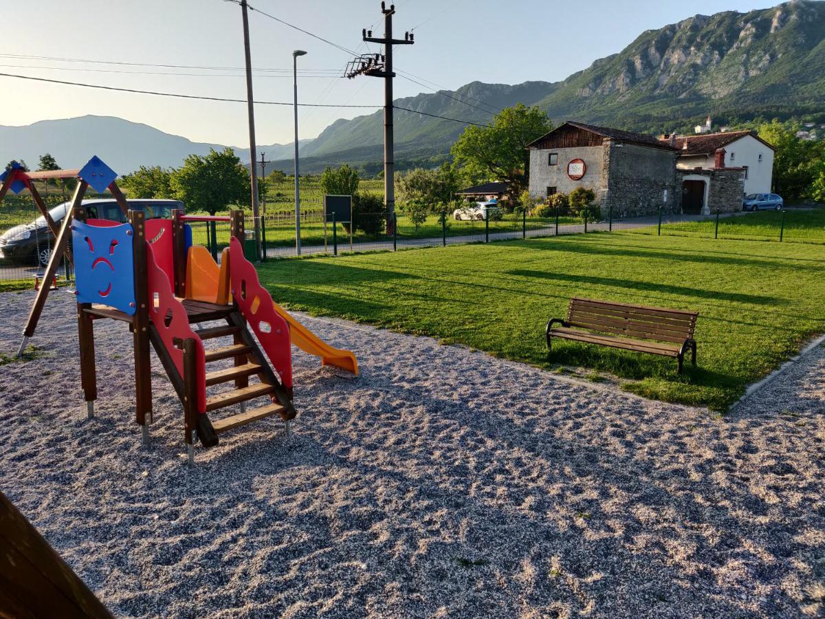Small House In Vipava Valley Buitenkant foto
