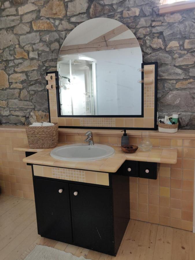 Small House In Vipava Valley Buitenkant foto